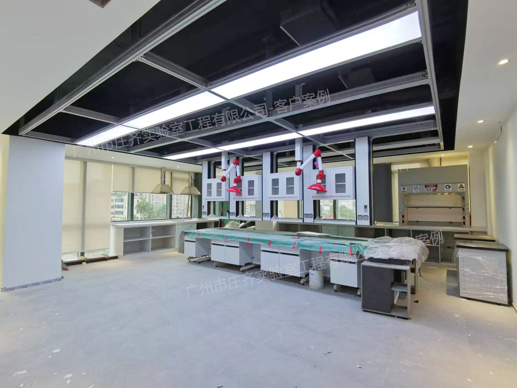 實驗室裝修：科學(xué)功能與安全規(guī)范的完美融合